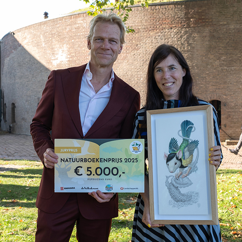 Eva Meijer wint Natuurboekenprijs 2025 met 'Muizenleven'
