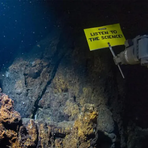 Afbeelding van Diepste protestactie ooit door onderwaterrobot van Greenpeace