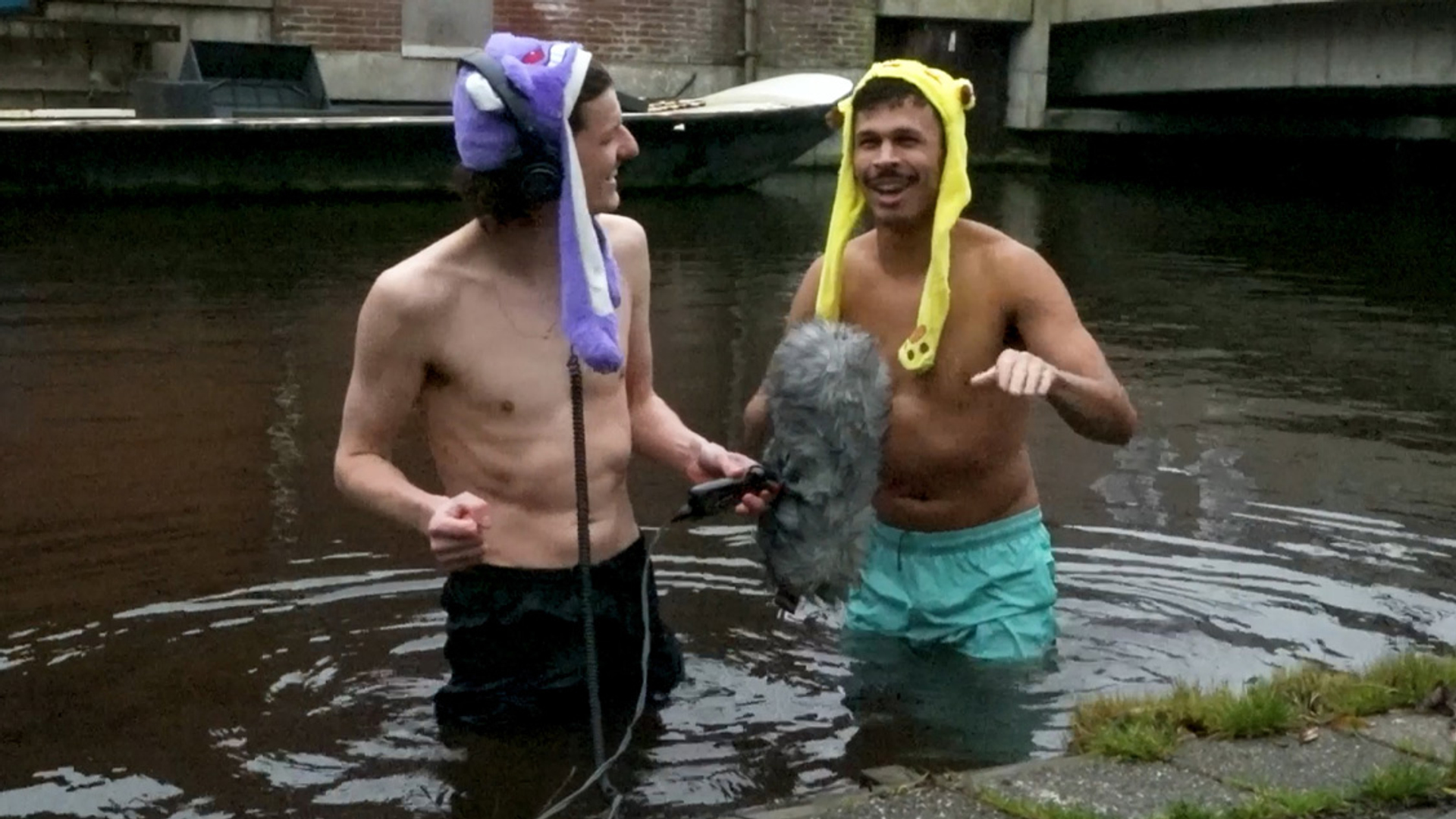 Afbeelding van Malcom Jamin maakt natuur-tiktoks vanuit een ijskoude sloot + filmpje
