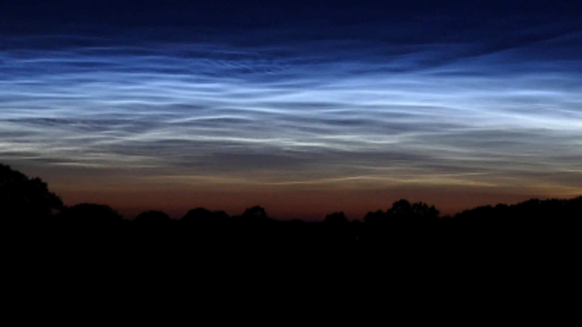 lichtende wolken ingezoomd