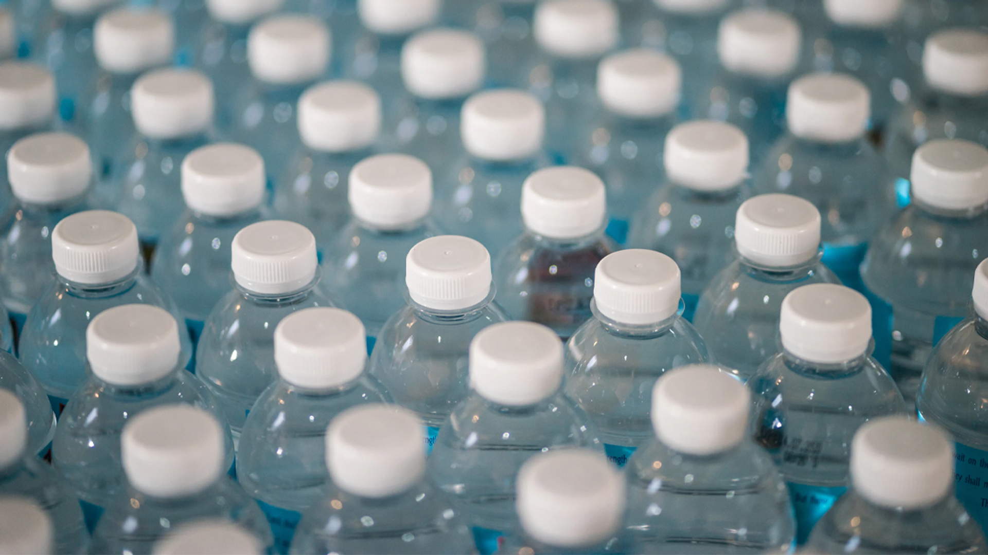 plastic flesjes_unsplash