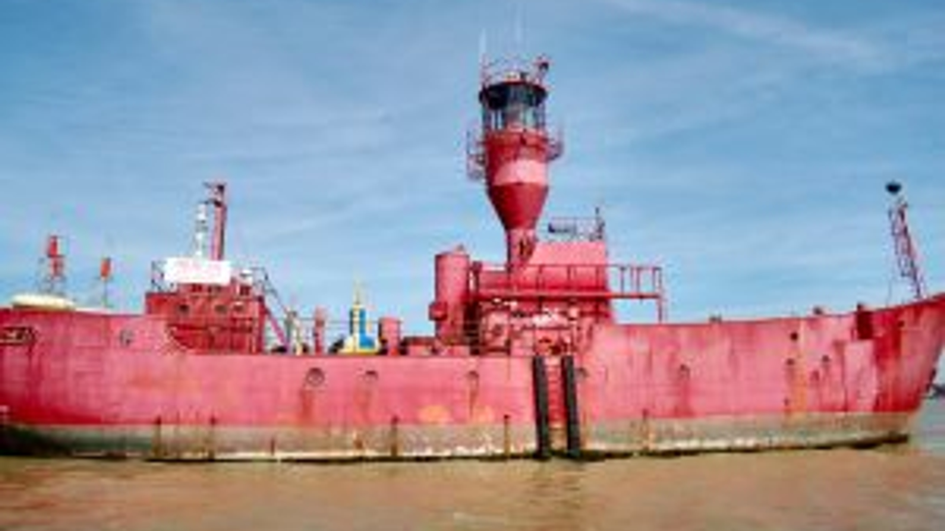 1224123_lightship.jpg