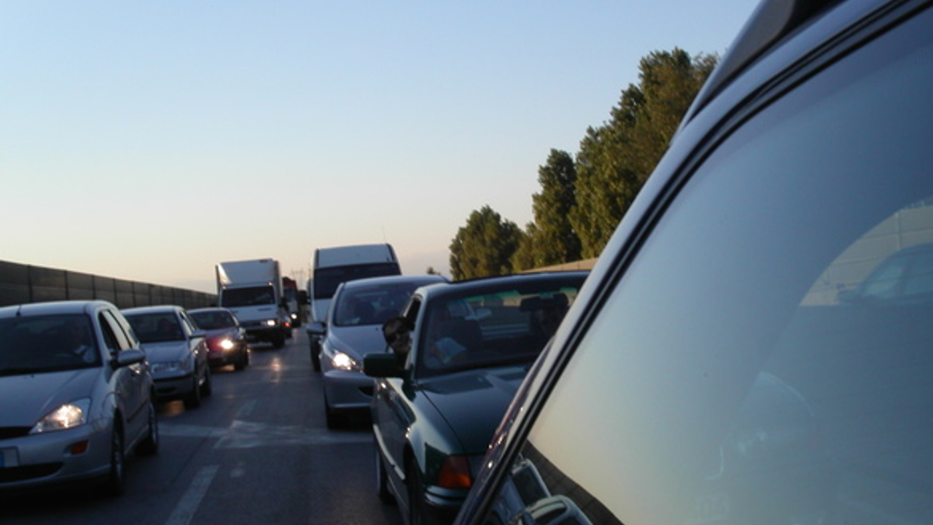 traffic-jam-1464583.jpg