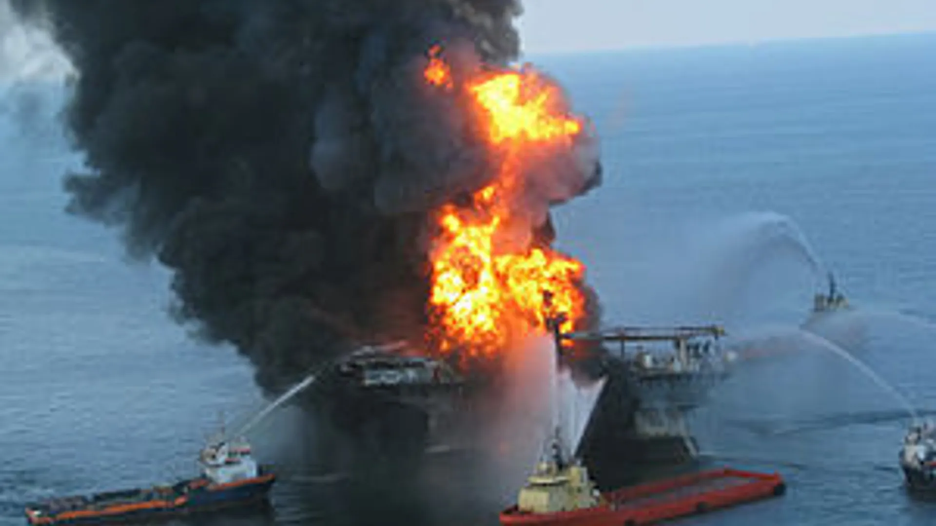 300px-Deepwater_Horizon_offshore_drilling_unit_on_fire_2010.jpg