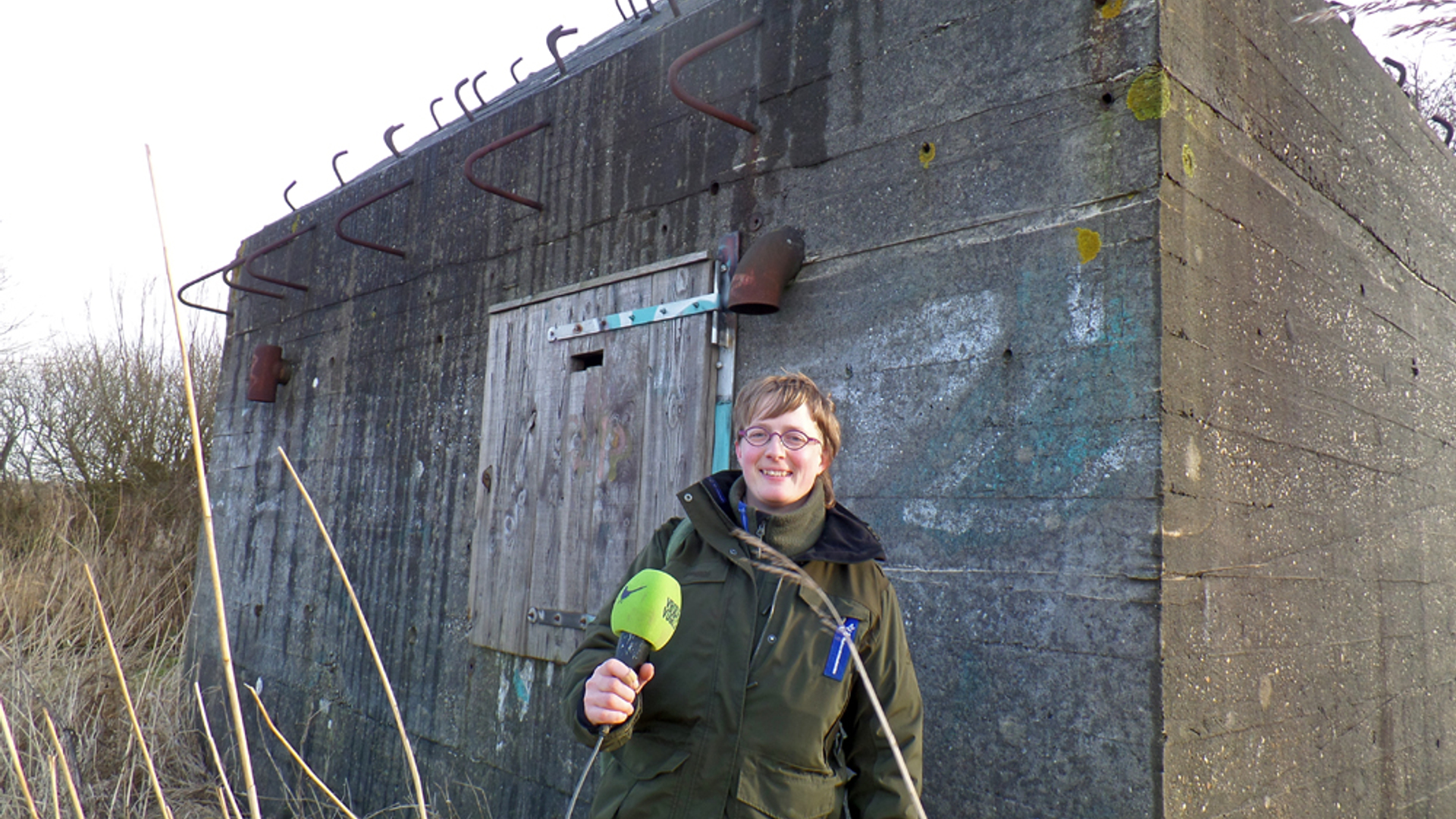 Annemieke_Ouwehand_bij_bunker_SAM_0186.jpg