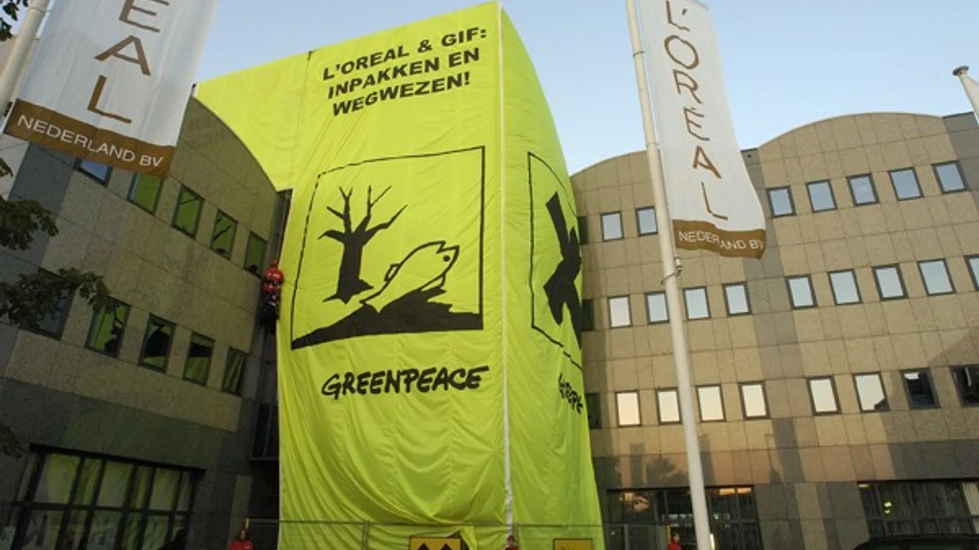 greenpeace_spandoek_groot.jpg