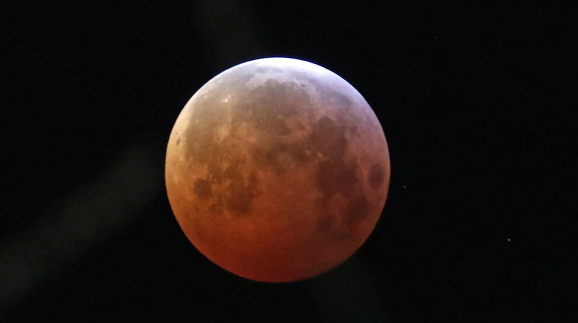 net_voorbij_de_totale_verduistering_5c456f367e0c7_large