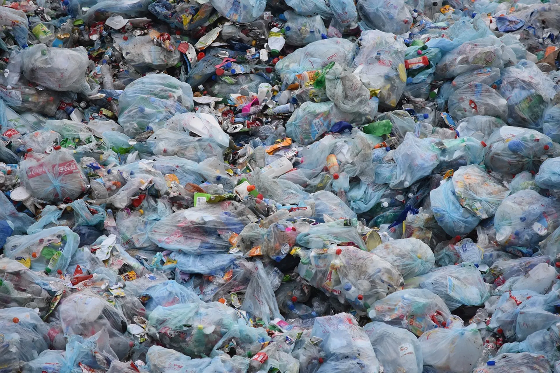 Afbeelding van RIVM: handen ineen tegen microplastics