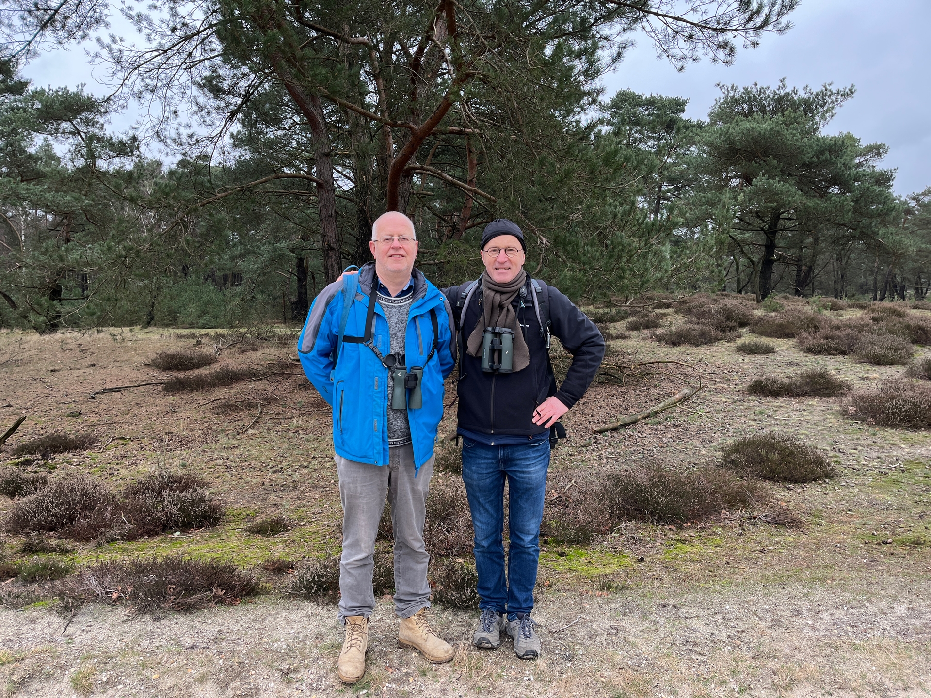 Dick de Vos (l) en Henk Meeuwissen (r), vogelzang deskundigen