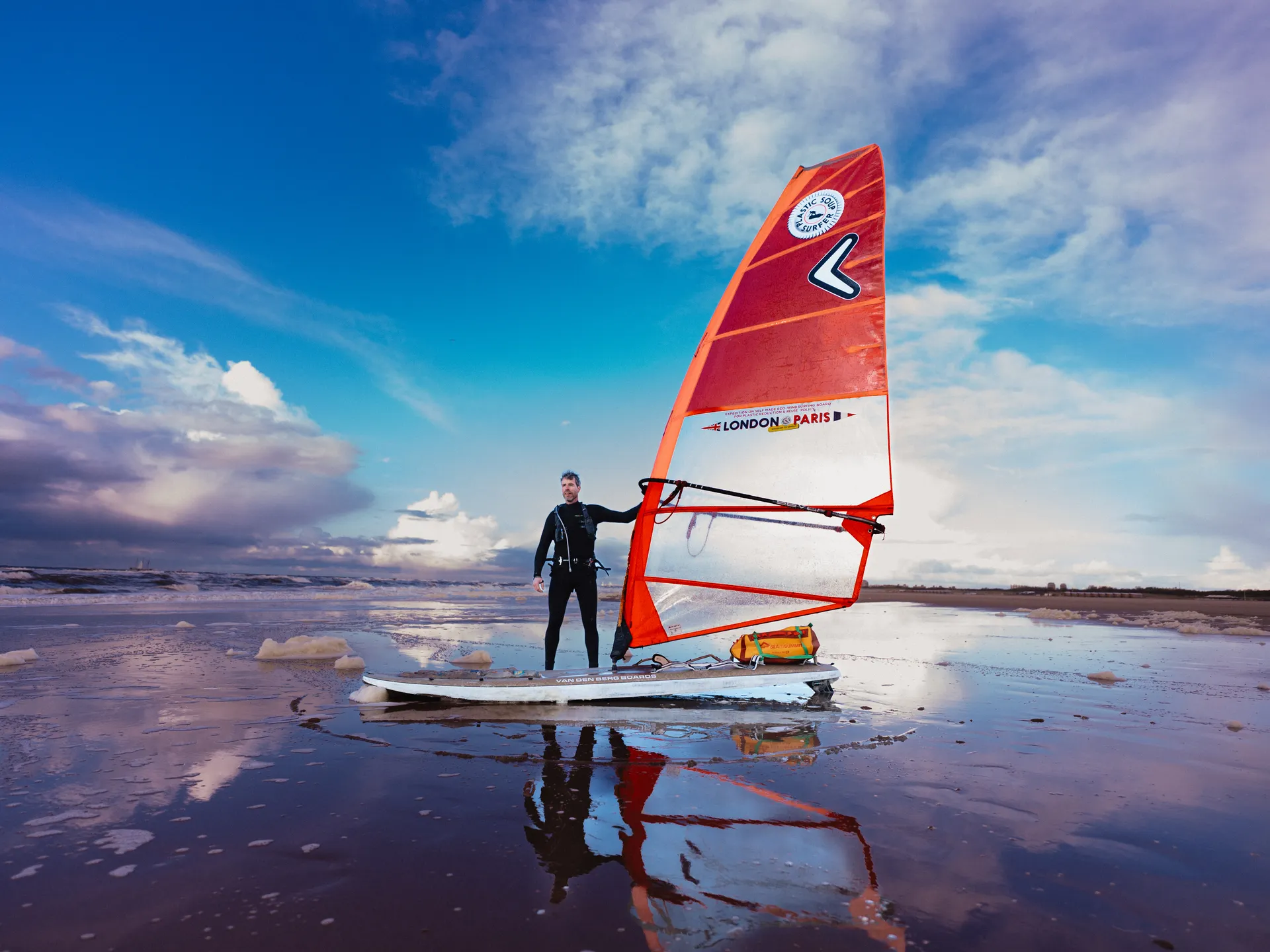 Afbeelding van Van Londen naar Parijs surfen tegen plastic zwerfafval