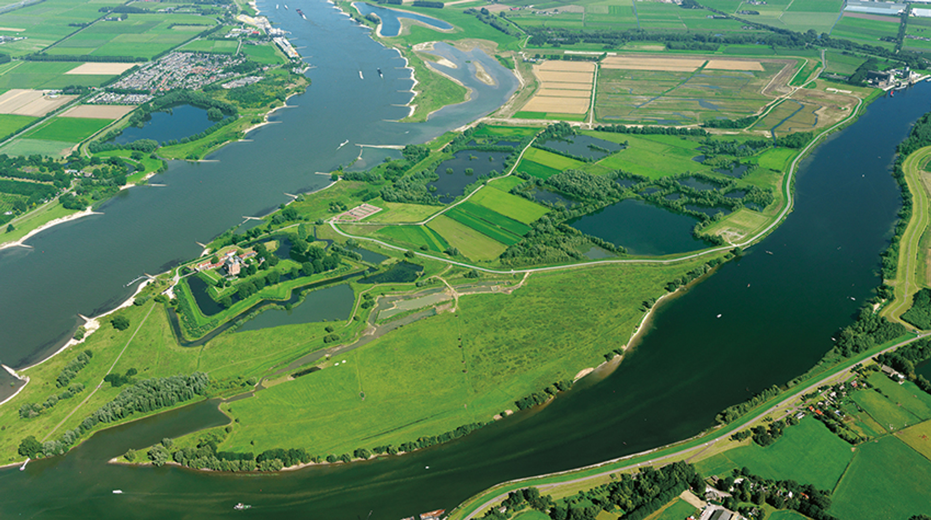 rivier waal Loevestein maas