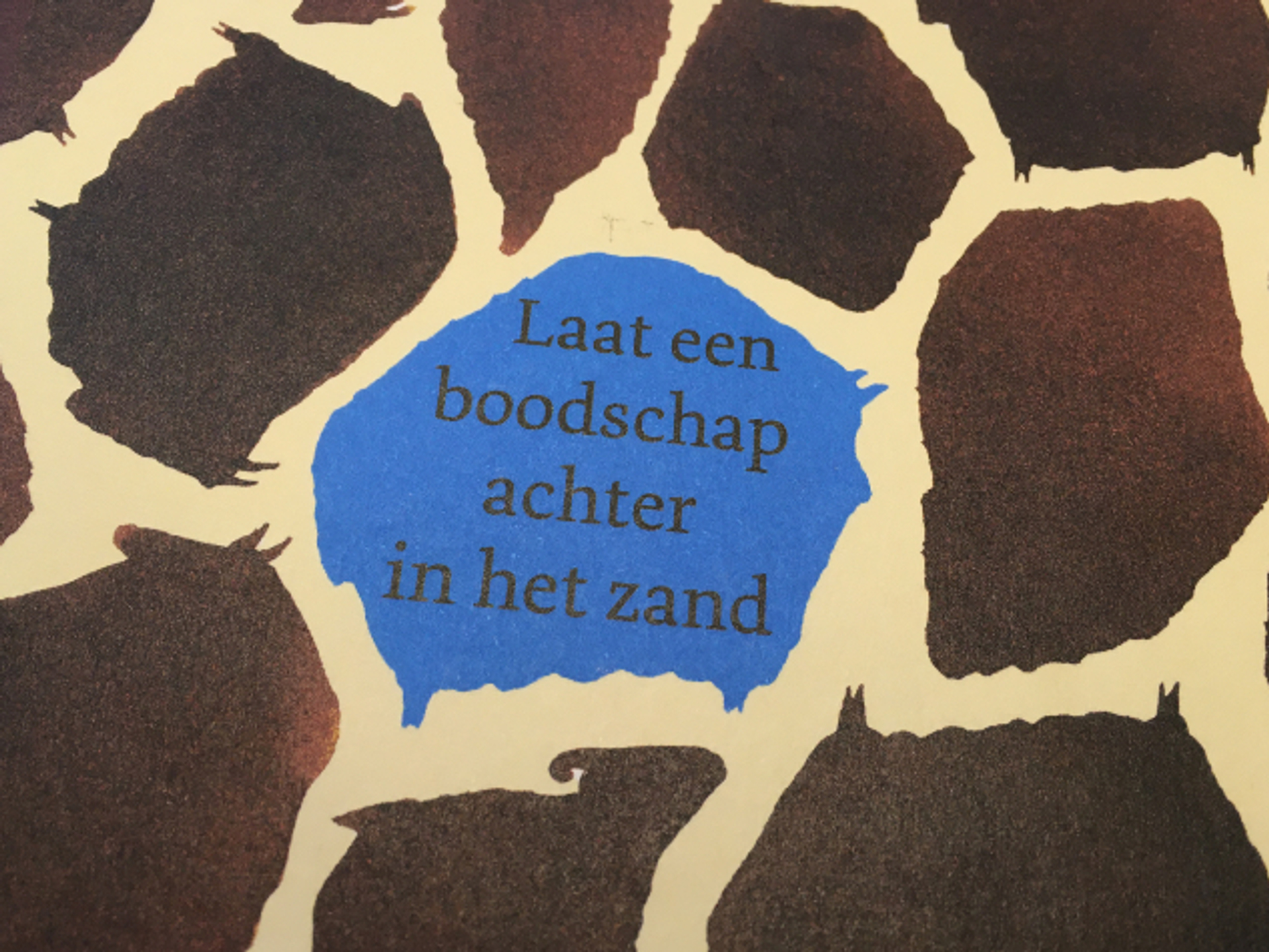 Laat een boodschap in het zand