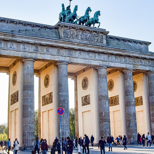 Schoonmaken van bekladde Brandenburger Tor kost 35.000 euro