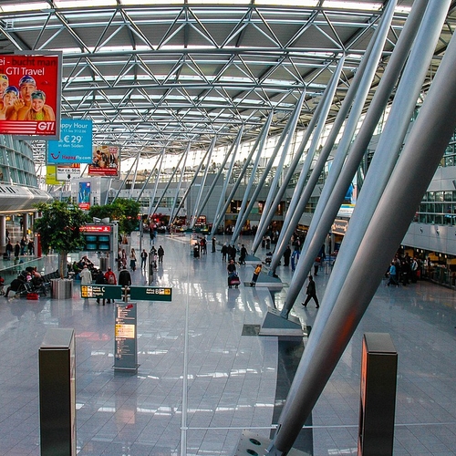 Klimaatactivisten blokkeren luchthavens Hamburg en Düsseldorf