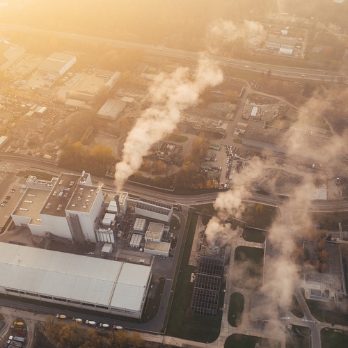 'Nauwelijks belasting' op CO2-uitstoot voor grote bedrijven