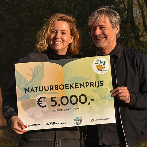 Caspar Janssen en Margot Holtman winnen Natuurboekenprijs 2024