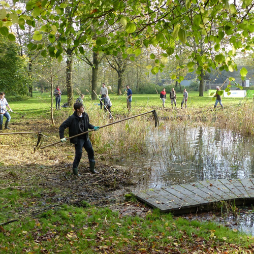 Jongeren aan de slag tijdens natuurwerkdag