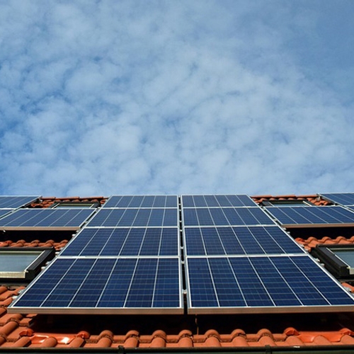 Afbeelding van Milieu Centraal: Thuisbatterij voor zonnestroom is duur en milieuonvriendelijk