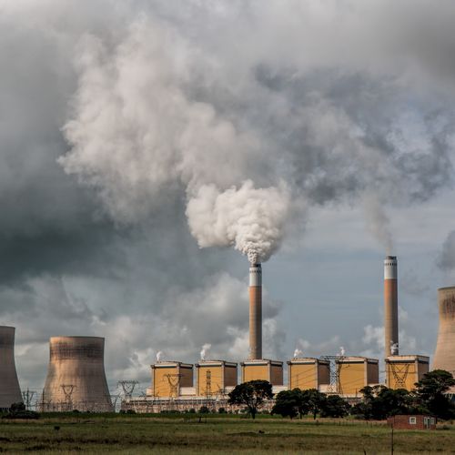 Afbeelding van Milieudefensie richt pijlen op accountants van grote vervuilers